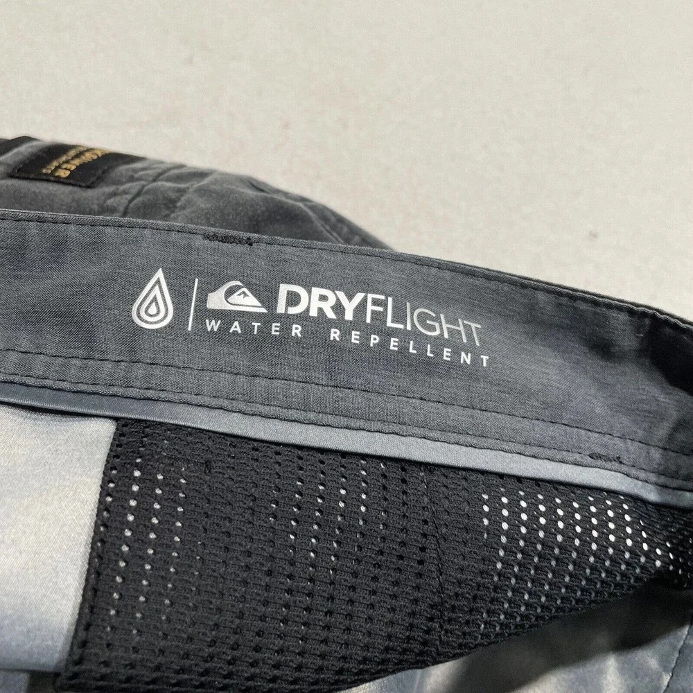 Quiksilver Size 27 Mens Rogue Amphibian Hybrid Shorts DryFlight‎ Water Repellent